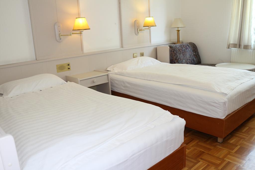 Hotel Wasserpalast Graz Quarto foto